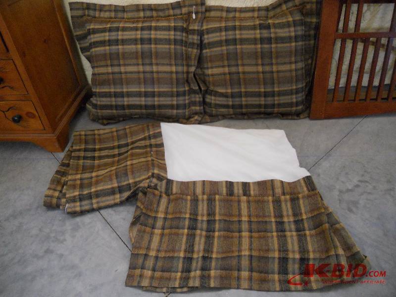 lot 169 image: 2 Pillows& Dust Ruffle