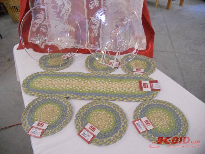 lot 175 image: Dinning Dcor