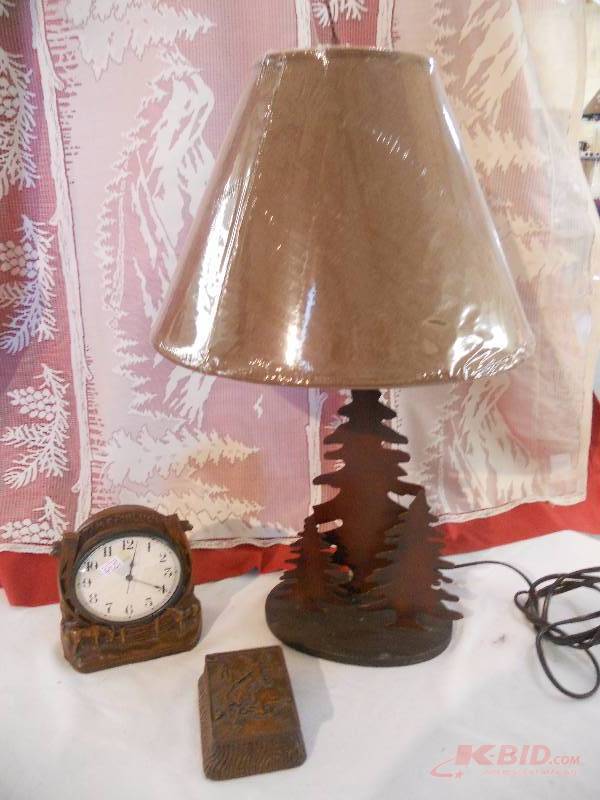 lot 176 image: Rustic Lamp and other Dcor