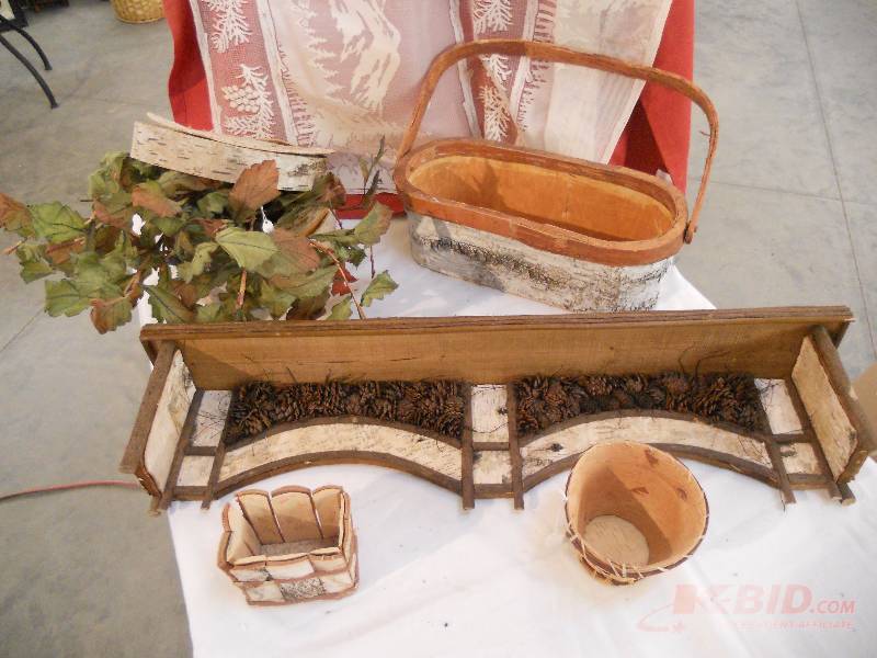 lot 219 image: Home Dcor Set