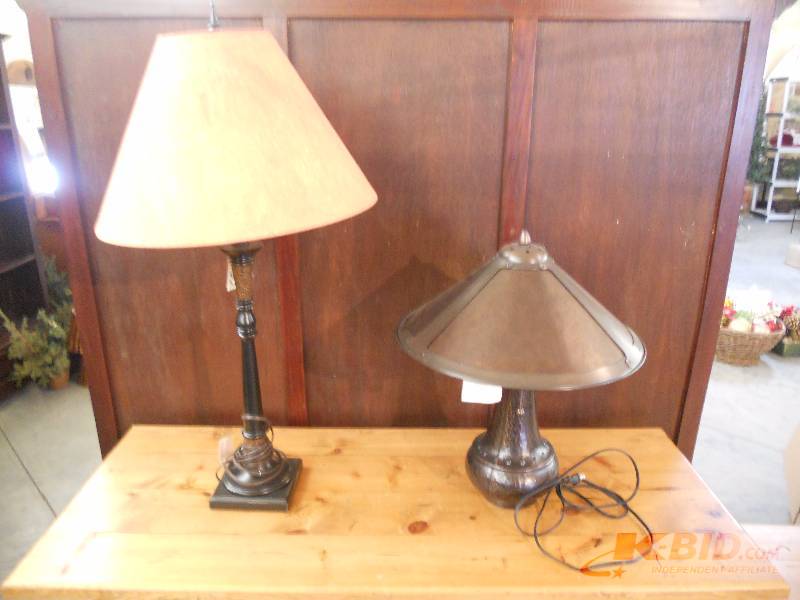 lot 236 image: Table Lamp