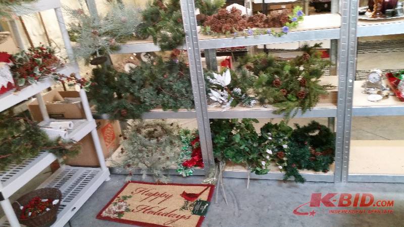 lot 382 image: Pine Wreaths