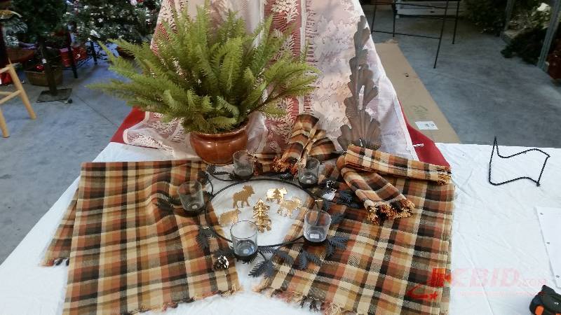 lot 210 image: Nature Themed Dinning Dcor