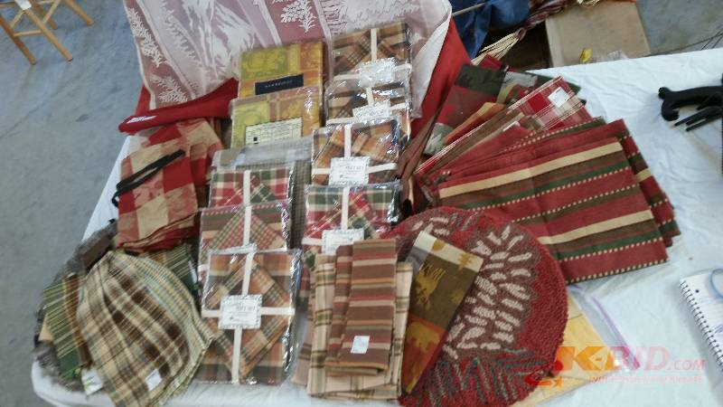 lot 216 image: Assorted Cotton Table Dressings