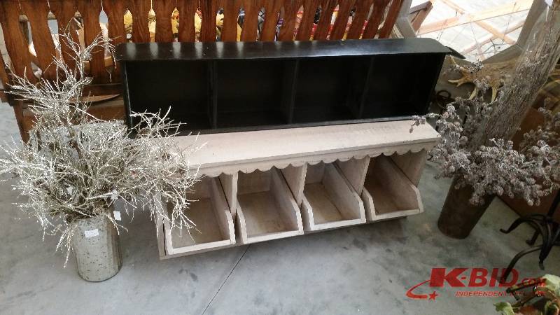 lot 232 image: Distressed Entry Way Bench