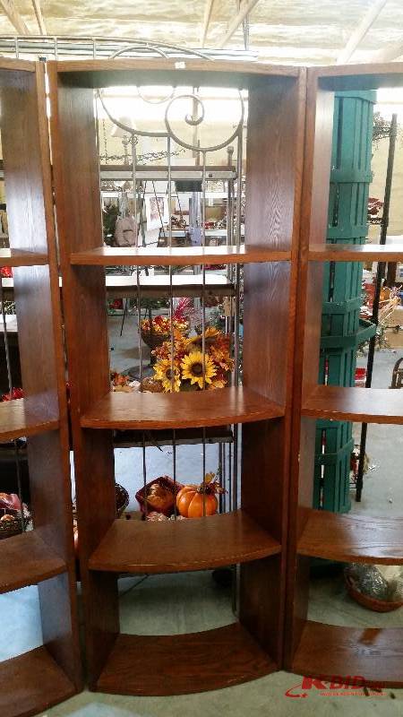 lot 245 image: Arched Oak Book Shelf