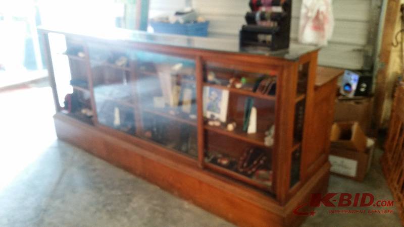 lot 257 image: Vintage Display and Register Case
