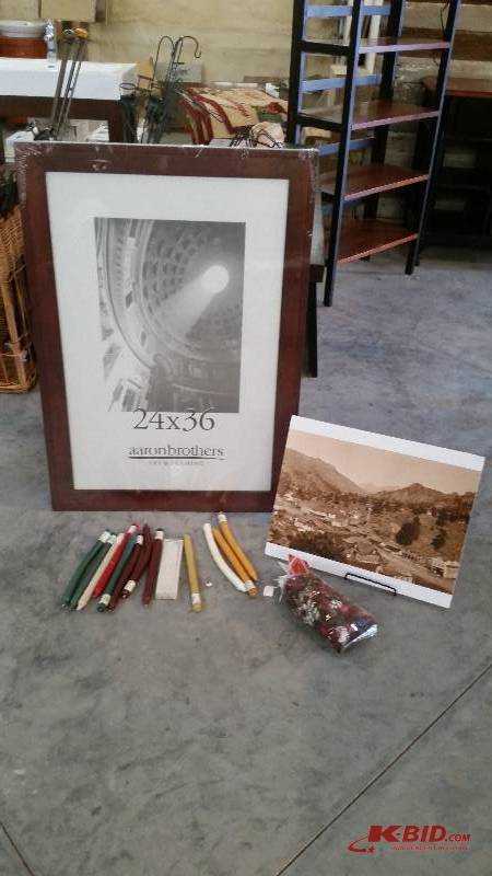 lot 259 image: Frames, Candles and Home Dcor