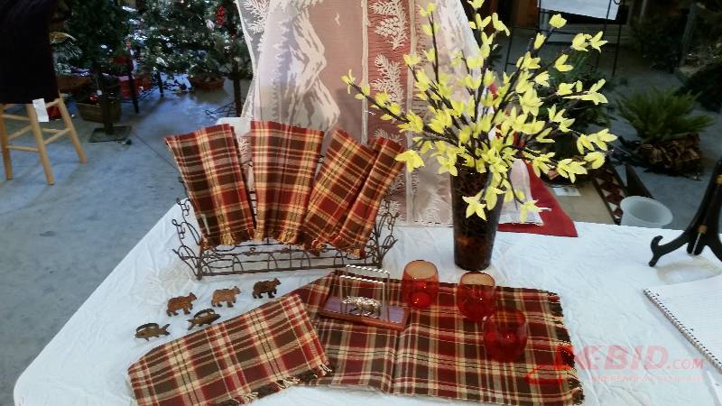 lot 196 image: Autumn Color Dinning Dcor