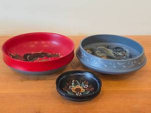 Lot of (3) Vintage Hand painted Wooden Bowls  Norwegian Rosemaling Folk Art style  8-12Dx2-12, 8-14x2-34, 4-12x1-14
