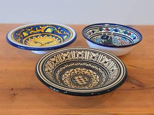 Lot of (3) Hand painted Ceramic Bowls 9Dx2-12, 9Dx2-14, 7-34Dx2-12
