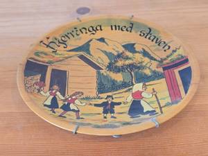 Vintage 10 Traditional Folk Song KjerringaMed Staven - The Old Woman with the Staff theme Wood Decorative Plate (Norway)