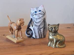 Lot of (3) Vintage Items - Articulated Wooden Cat Posable Figurine, Nina Lyman Hand painted Ceramic Cat Pocket Vase, Brass Sitting Cat Figurine