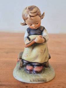 Vintage 4 12 Goebel Hummel Busy Student Figurine #367 Hand painted in Germany
