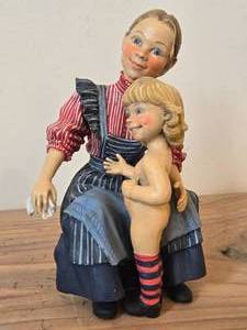 7 Porcelain Figurine of Woman Bathing a Child by Candy Design (Norway)