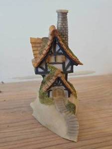 5 1988 Heirloom Tradition Ceramic House Sculpture - Conche Condo #H3525 (Korea)