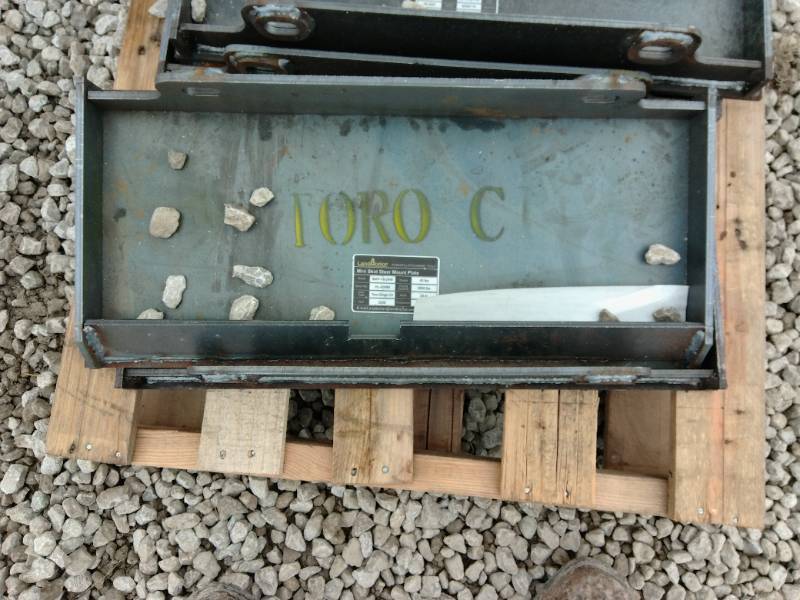 TORO Dingo Mount Plate - Heavy Gauge