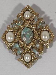 Stamped Sarah Coventry Remembrance Brooch