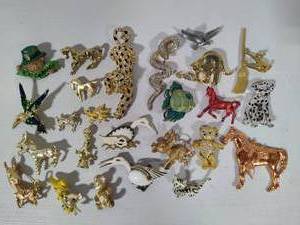 Lot of Animal BroochesPendants