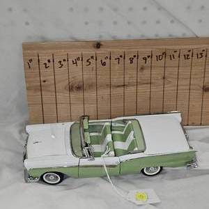 1/18th 1957 Ford Fairlaine 500