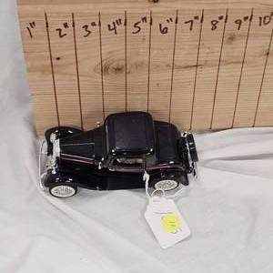 124 1932 Ford 3 Window Coup