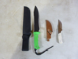 2 Hunting Knives with Sheathes