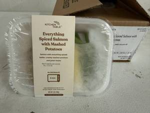 K. 2x 4ct Everything Spiced Salmon with Mashed Potatoes & Green Beans