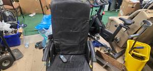 Lot of Huge recliner (USED)