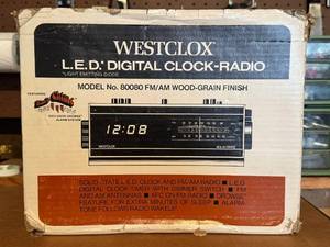 G - Vintage Westclox LED Digital Clock-Radio 80080 FMAM Wood-Grain Finish