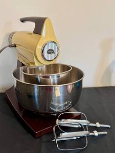 Sunbeam Mixmaster Vista Vintage Countertop Mixer - Marigold