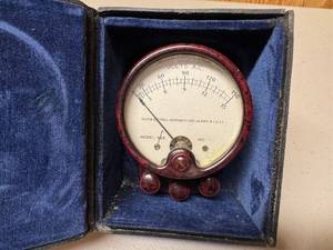 LL - Weston Model 528 Volts AC Voltmeter - Vintage Bench Instrument w Leads