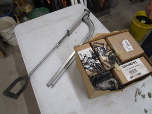 In Floor Heating Pipe Stapler & Staples