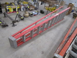 Louisville 12 Fiberglass Step Ladder