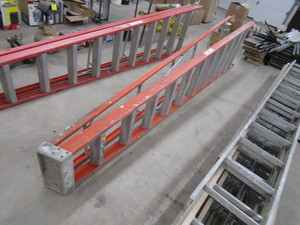 Louisville 12 Fiberglass Step Ladder