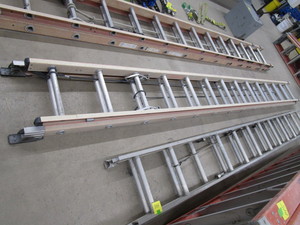 Keller 24 Fiberglass Extension Ladder