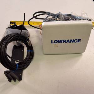 Lowrance HDS-5 Lake Insight fishfinder and chartplotter