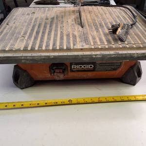 RIDGID 7 in. Job Site Wet Tile Saw.
