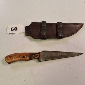 Fixed-blade knife with a distinctive Damascus steel blade - nice leather sheath