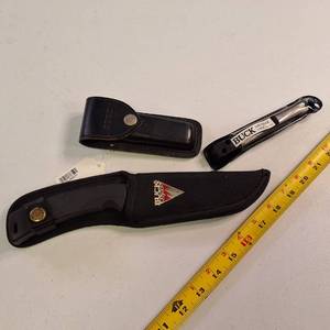 Lot of two folding knives