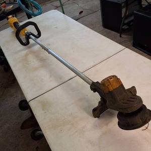 DeWALT 60V MAX brushless string trimmer