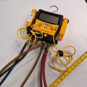 Fieldpiece SMAN3 series digital refrigerant manifold