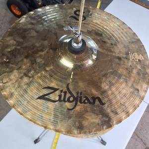 Zildjian Cymbal, a distinct type of effects cymbal known for its trashy and explosive sound w stand