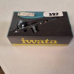 Iwata Eclipse HP-CS Dual Action Gravity Feed Airbrush  Excellent Condition