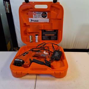 Paslode IM250A-Li Cordless 16-Gauge Angled Finish Nailer Kit w Case