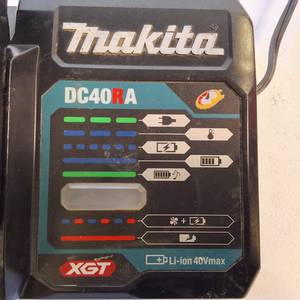 Makita DC40RA 40V max XGT� Rapid Optimum Charger paired with a Makita BL4080F 40V max XGT� 8.0Ah Battery