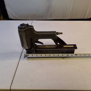 Professional Senco PW Roofing Stapler (GA0001) - 16 Gauge Wide Crown