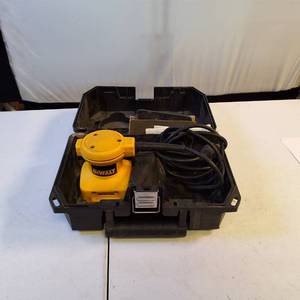 DeWalt DW411 14 Sheet Palm Grip Sander with Carrying Case