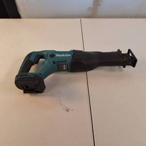 Makita XRJ04 18V LXT Lithium-Ion Cordless Reciprocating Saw