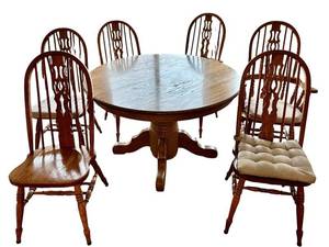 Oak Round Dining Table with 1 Leaf & 6 Vintage Chairs