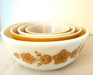 DR - Pyrex Vintage Butterfly Gold Floral Mixing Bowls - 4-Piece Set